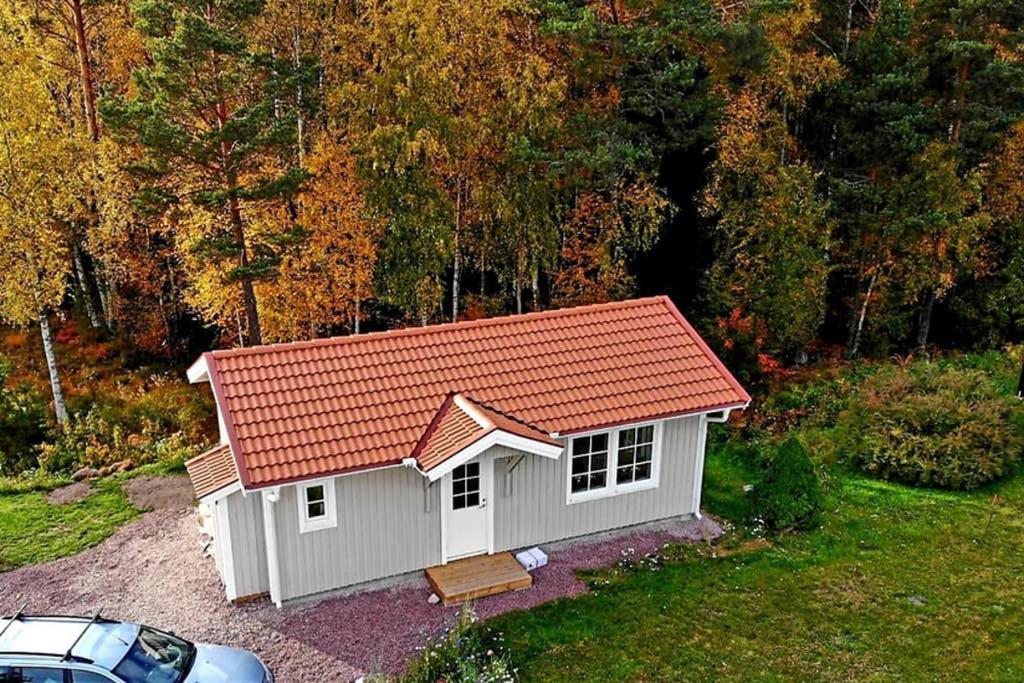 Nybyggd Stuga Intill Skogsbrynet - New Built Cottage Next To The Cowberry Forest Mora Eksteriør billede