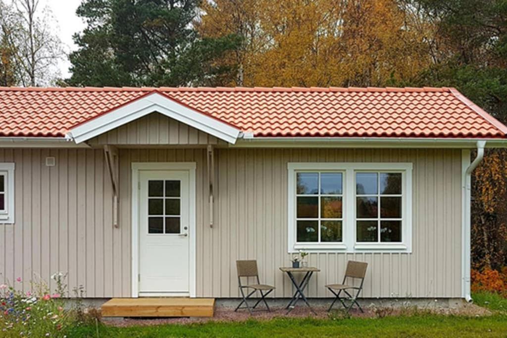 Nybyggd Stuga Intill Skogsbrynet - New Built Cottage Next To The Cowberry Forest Mora Eksteriør billede