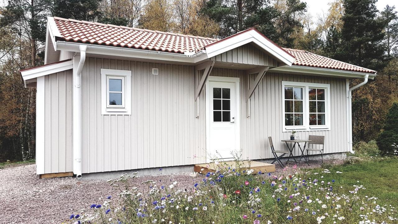 Nybyggd Stuga Intill Skogsbrynet - New Built Cottage Next To The Cowberry Forest Mora Eksteriør billede