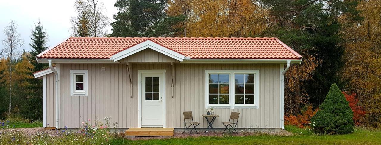 Nybyggd Stuga Intill Skogsbrynet - New Built Cottage Next To The Cowberry Forest Mora Eksteriør billede